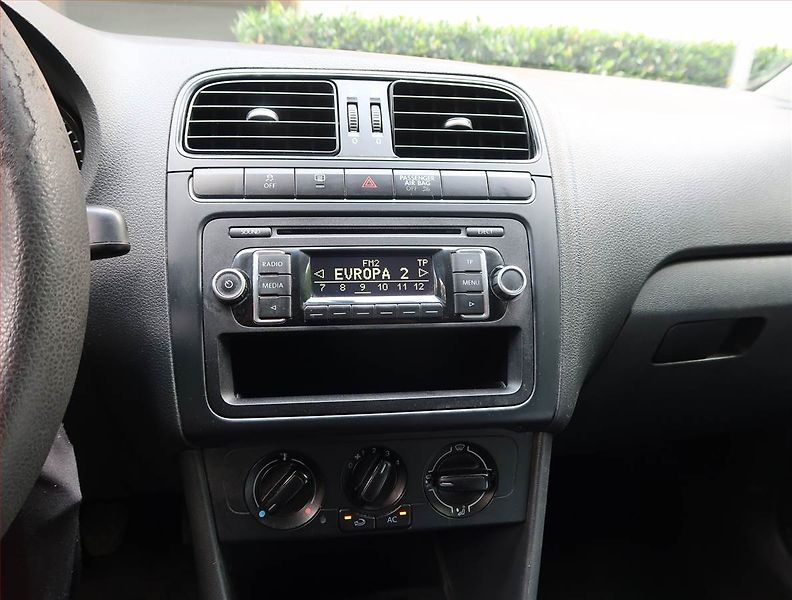 Volkswagen Polo (2013) 1.2 12V, Serv.kniha, po STK - fotka 12 z 14