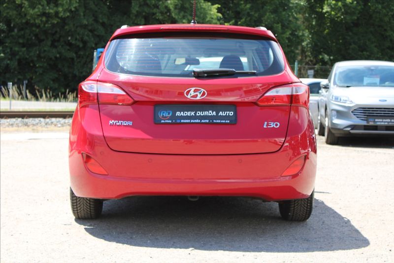 Hyundai i30 1,6 i  NOVÉ V ČR - fotka 6 z 36
