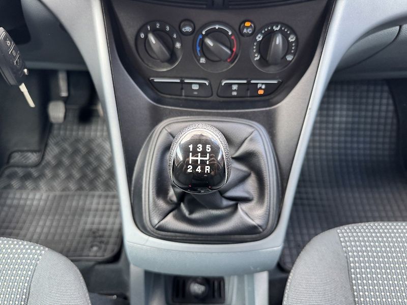 Ford C-MAX (2011) 1.6 Ti-VCT Klima Tažné - fotka 13 z 49