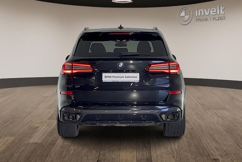 BMW X5 xDrive30d - fotka 4 z 28