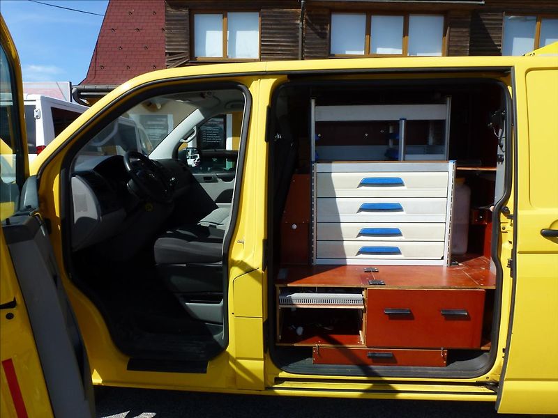 Volkswagen Transporter 2,0 TDI Pojízdná dílna - fotka 19 z 55