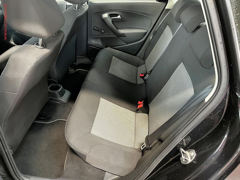 Volkswagen Polo (2010) 1.2 HTP, AC - fotka 10 z 13