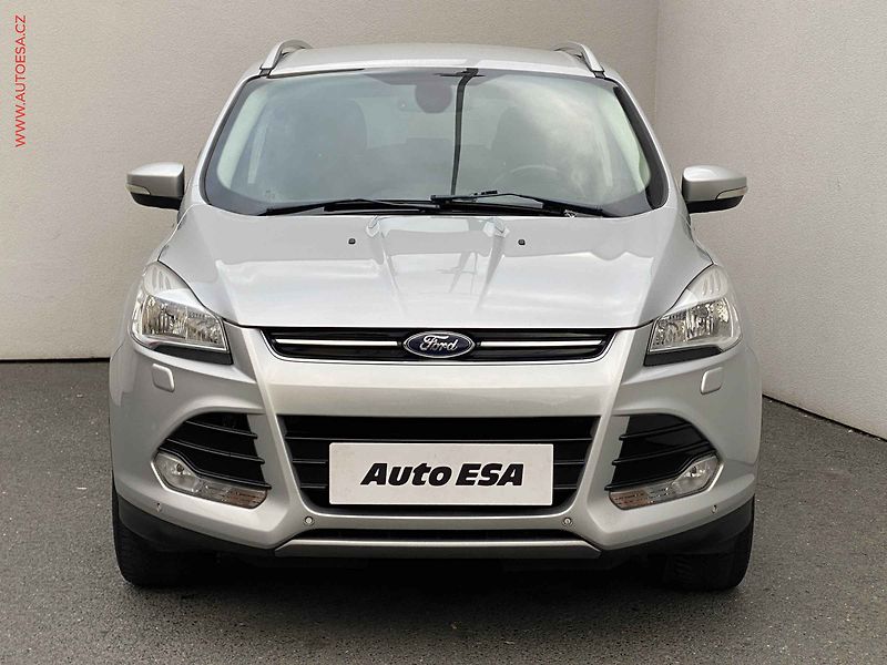 Ford Kuga (2015) 2.0TDCi 4x4, Titanium, navi - fotka 2 z 18