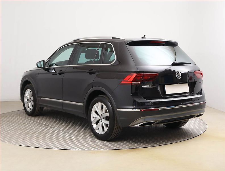 Volkswagen Tiguan (2019) Highline 2.0 TSI - fotka 4 z 25