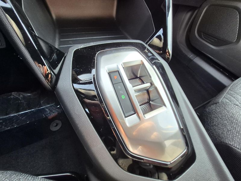 Peugeot 2008 (2026) BUSINESS Hybrid 145 e-DCS6 - fotka 16 z 21
