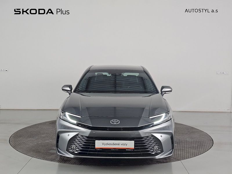 Toyota Camry (2025) 2.5 HEV CVT Prestige 230k - fotka 4 z 25