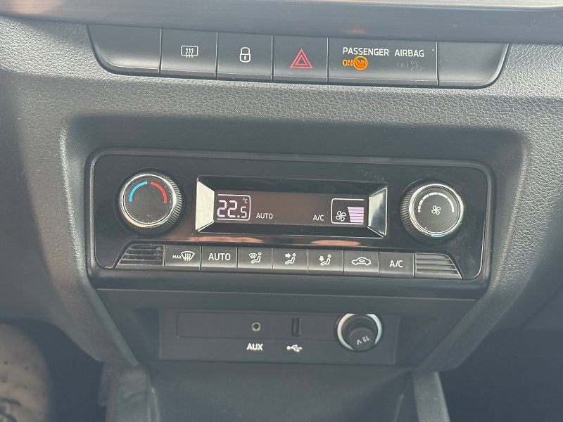 Škoda Fabia (2015) 1.2 TSI 66 kW Style Combi - fotka 16 z 25