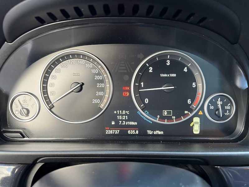 BMW Řada 5 530d 190 kW NOVÁ STK - fotka 15 z 15