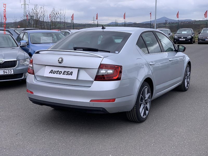 Škoda Octavia (2015) 1.6 TDi, ČR, DSG, panor - fotka 6 z 21