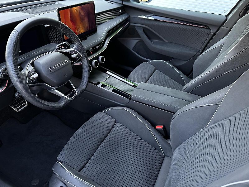 Škoda Superb 2.0TSi 4x4 DSG Sportline 265PS - fotka 13 z 52