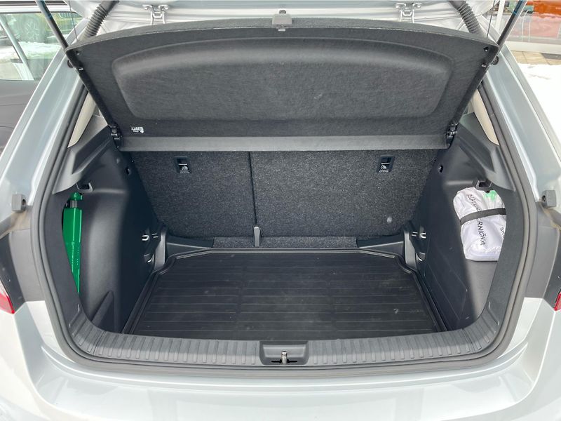 Škoda Fabia 1.0 MPI 59 kW Selection - fotka 25 z 26