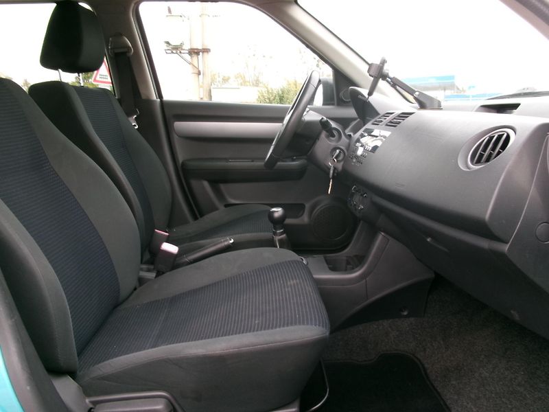 Suzuki Swift (2009) 1,3i KLIMA - ZADÁNO - fotka 25 z 26