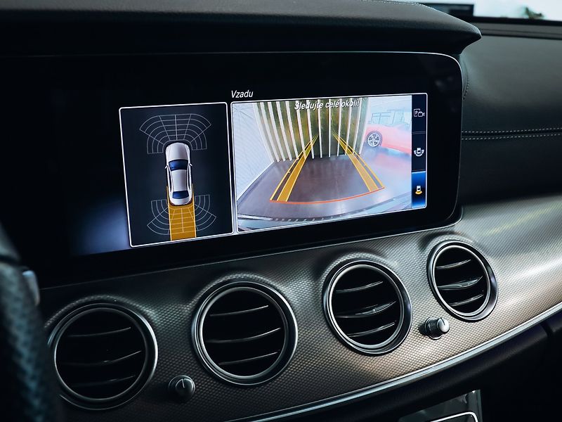 Mercedes-Benz Třídy E E 400d 4MATIC AMG 250kW - fotka 13 z 21