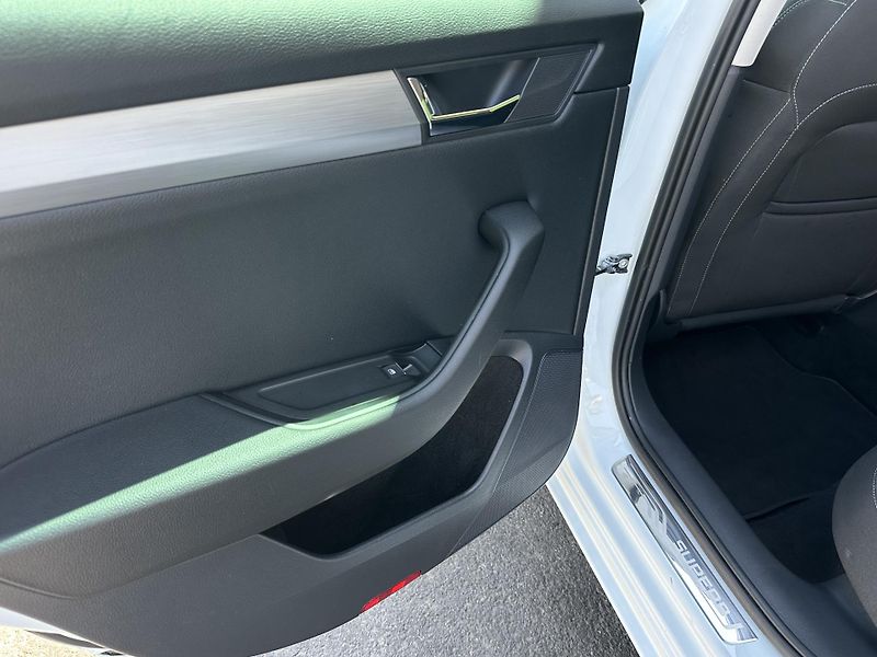 Škoda Superb (2016) 1.8TSI/132kW *STYLE* 1.Maj.  - fotka 32 z 38