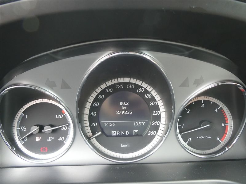 Mercedes-Benz Třídy C 3,0 350D V6 170kW 2x kola, AUT - fotka 24 z 29