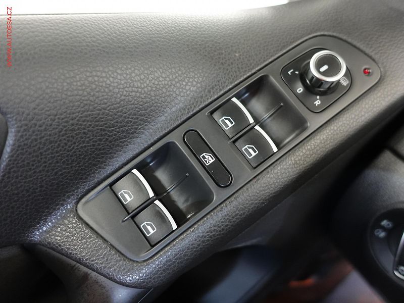 Volkswagen Tiguan (2012) 1.4TSi, Spoert, bixen, panor - fotka 14 z 22