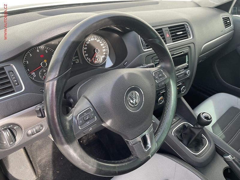 Volkswagen Jetta (2011) 1.4 TSi, Highline, +kola - fotka 10 z 21