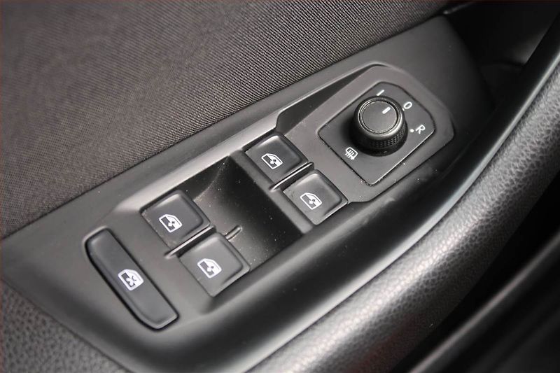 Volkswagen Passat (2018) 2.0 TDI, Automat, Navi - fotka 15 z 19