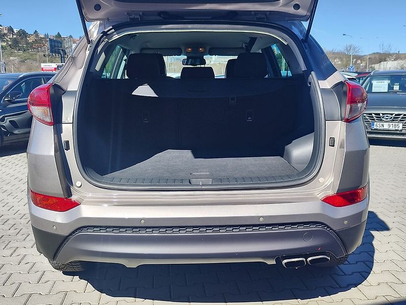 Hyundai Tucson 2.0 CRDi/100kW Style 4x4 - fotka 9 z 36