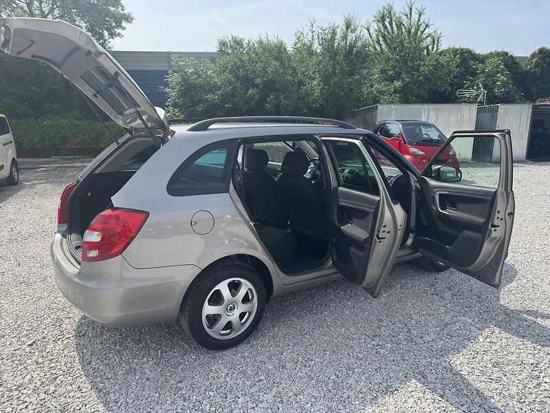 Škoda Fabia 1.2TSi,rezervace  - fotka 11 z 36