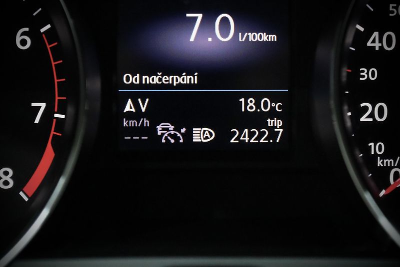 Volkswagen Passat B8 Facelift 1.5 TSI 110 kW DSG - fotka 30 z 36
