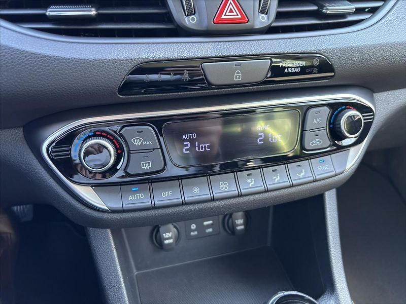 Hyundai i30 1,4 TGDi AT Style  TOP STAV - fotka 23 z 45