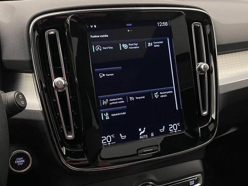 Volvo XC40 T2 MOMENTUM REZERVACE - fotka 36 z 44