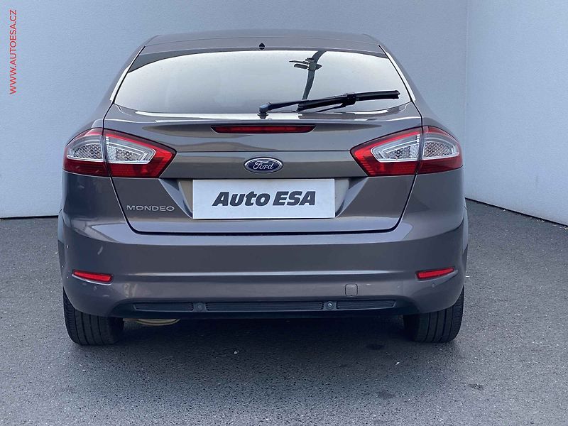 Ford Mondeo (2012) 2.0 TDCi, Titanium, navi - fotka 5 z 19