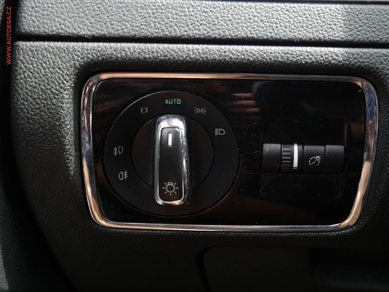 Škoda Superb (2015) 2.0 TDi, DSG, bixen - fotka 19 z 21
