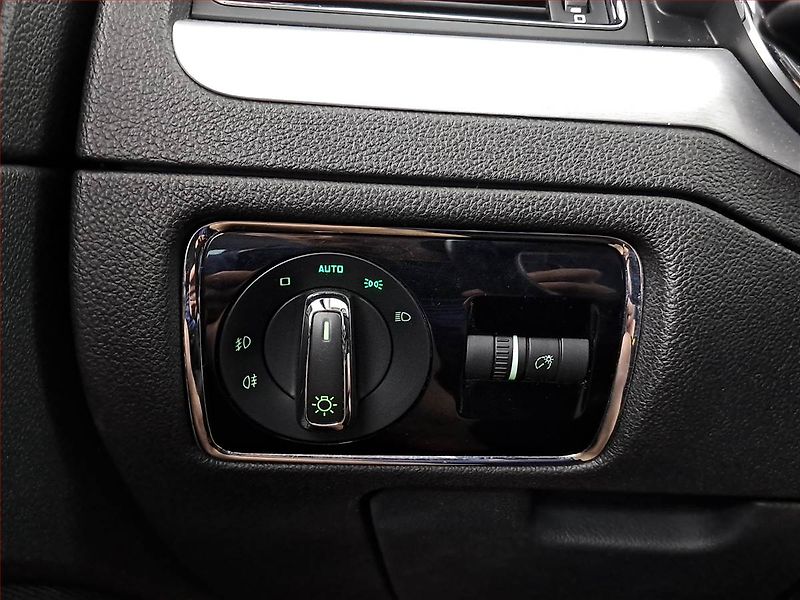 Škoda Superb (2014) Elegance 1.6 TDI, Xenony - fotka 17 z 18