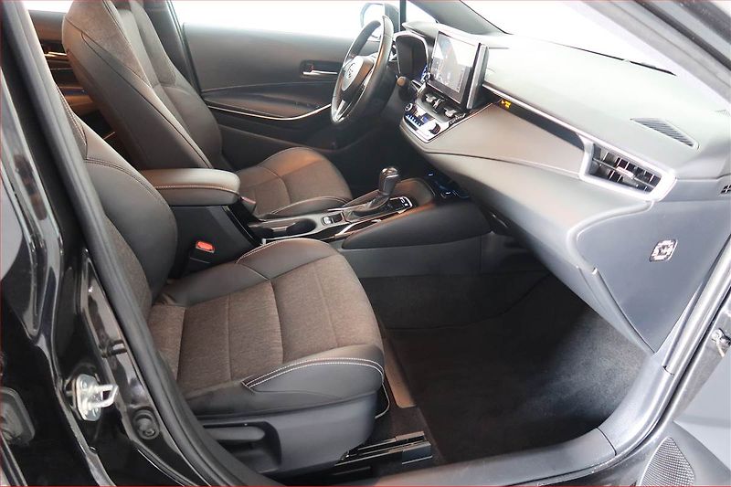 Toyota Corolla (2022) Style 1.8 Hybrid - fotka 9 z 17