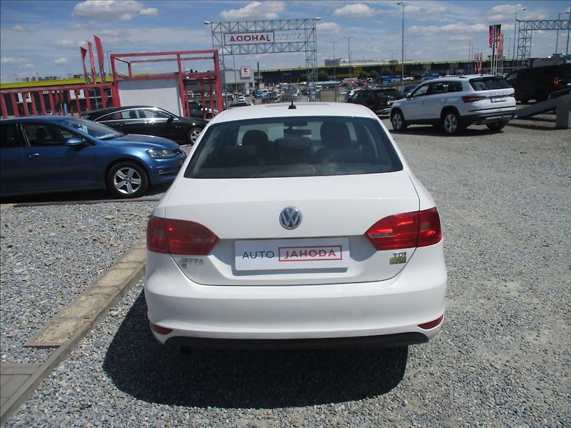 Volkswagen Jetta 1,6 TDI,klima,servis,1.maj,CZ, - fotka 7 z 27