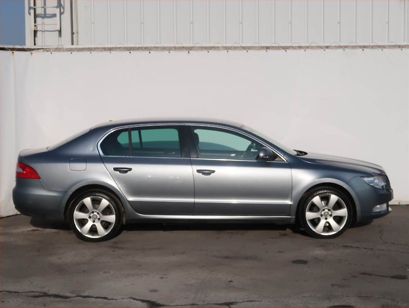 Škoda Superb (2011) Ambition 1.8 TSI, Serv.kniha - fotka 6 z 20