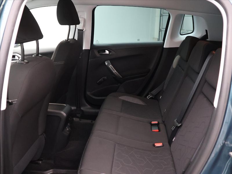 Peugeot 2008 1,2 PT 110k Active Klima CZ - fotka 14 z 28