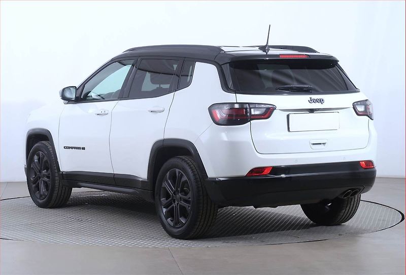 Jeep Compass (2021) 1.3 T-GDI, Automat, Serv.kniha - fotka 4 z 22