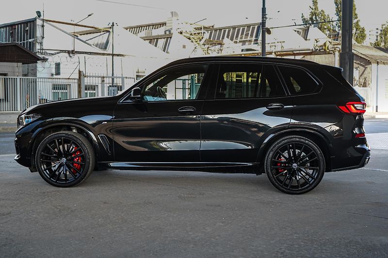 BMW X5 (2022) BMW X5 M50i - fotka 4 z 50