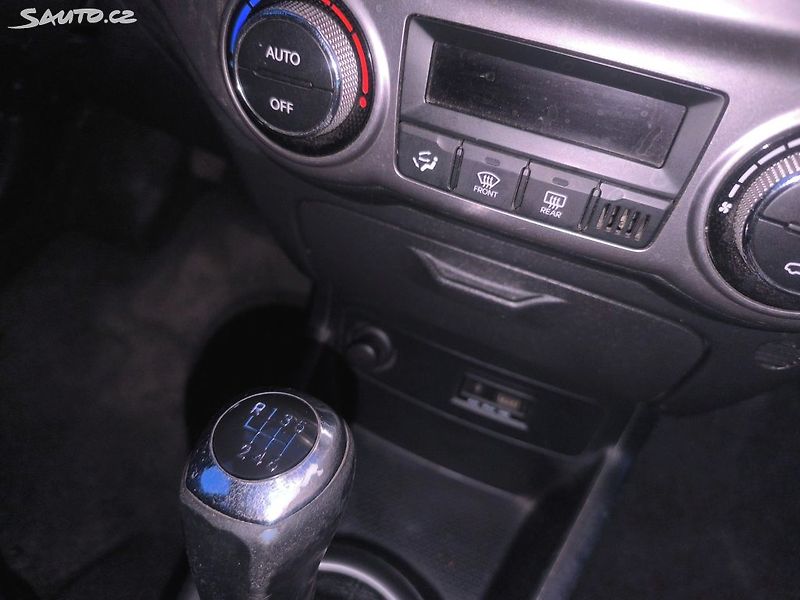 Hyundai i20 1,4,MAX VÝBAVA,100KM,1MAJ50LET - fotka 18 z 28