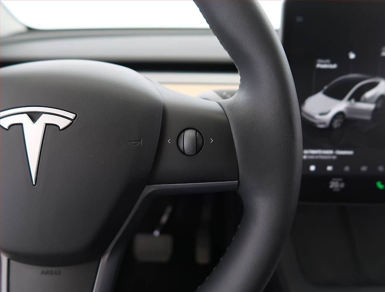 Tesla Model Y (2023) RWD LFP 60kWh, SoH 94% - fotka 28 z 33
