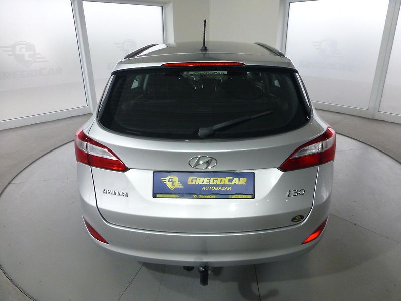 Hyundai i30 (2013) 1,6CRDI*ALU**VYHŘ.SED***KAMERA - fotka 6 z 25