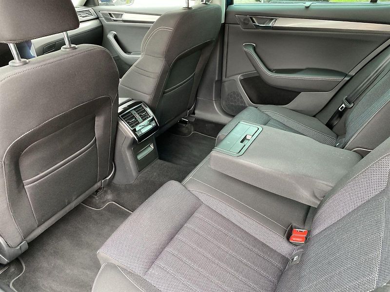 Škoda Superb (2021) 2.0 TDI DSG Style - fotka 7 z 35