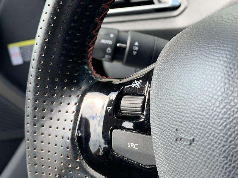 Peugeot 308 GTi 1.6 TURBO 270k MAN6 - fotka 18 z 31