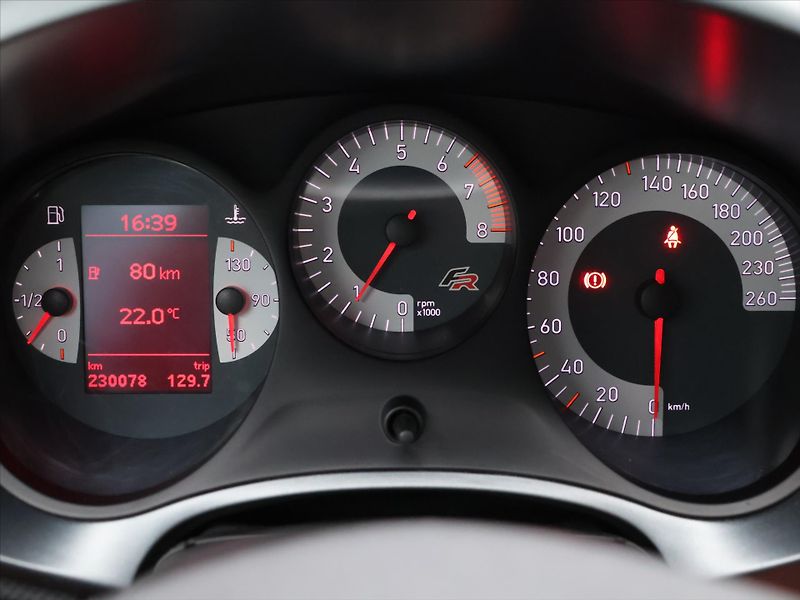 Seat Leon 2,0 TFSI 180kW FR - fotka 16 z 30