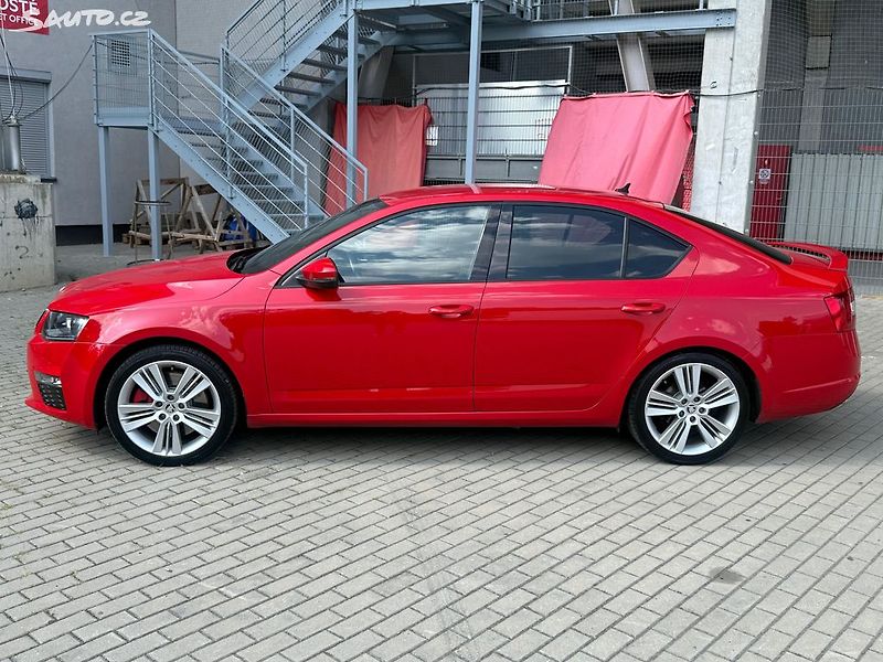 Škoda Octavia (2015) RS 2.0i, 162kw Manuál L+Z kola - fotka 2 z 23