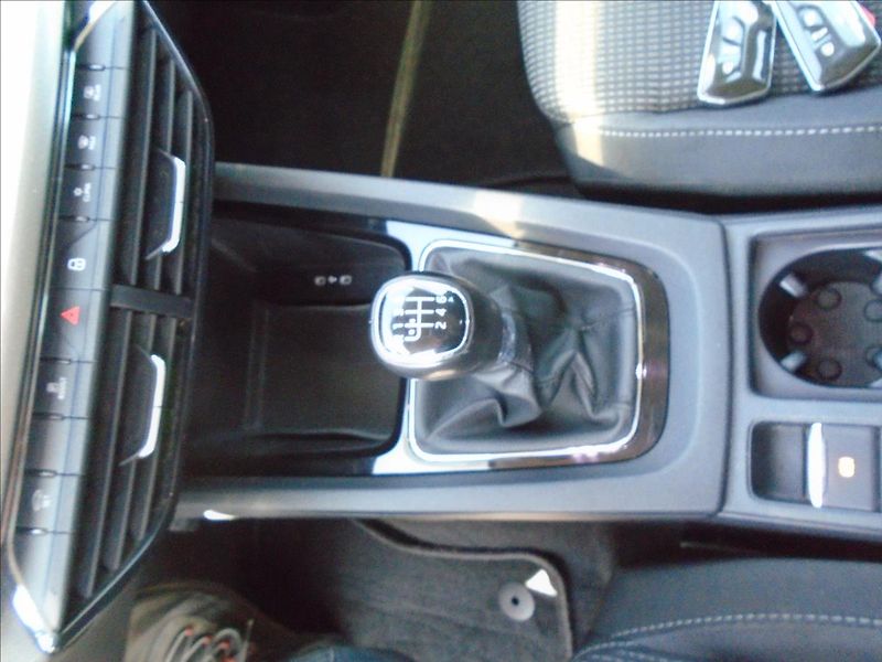 Škoda Octavia 1,0 - fotka 23 z 32