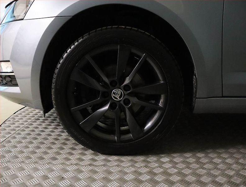 Škoda Octavia (2019) Style 1.5 TSI, Kůže, Navi - fotka 15 z 19