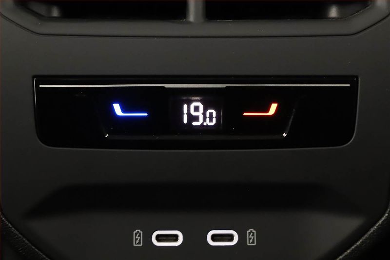Cupra Formentor (2023) 1.4 e-Hybrid - fotka 24 z 28