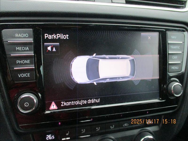 Škoda Octavia 2,0 TDI RS, DSG,serviska,navi, - fotka 14 z 42