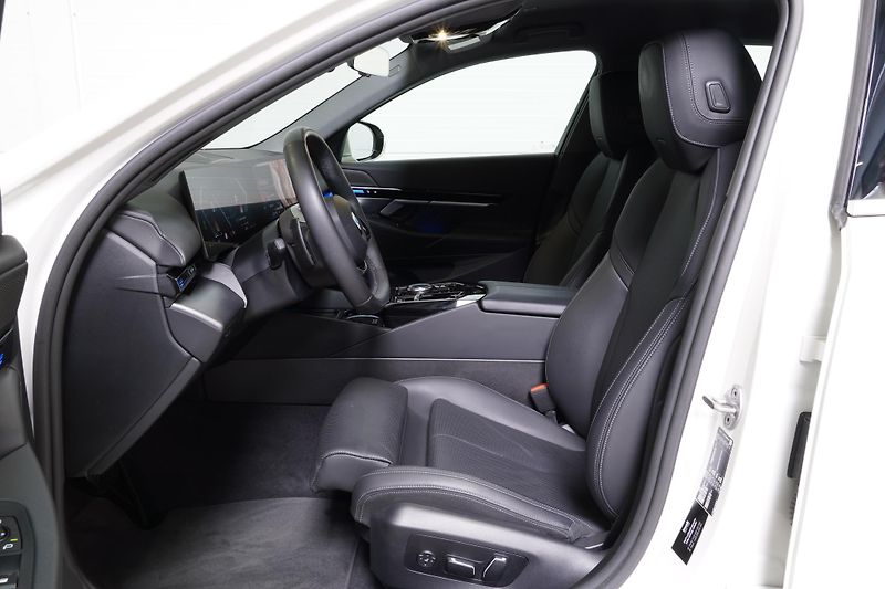 BMW Řada 5 520i,ČR,DPH,1.MAJ - fotka 17 z 31