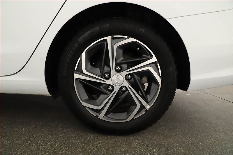 Hyundai i30 (2021) 1.5 T-GDI MHEV, Automat, ČR - fotka 12 z 20