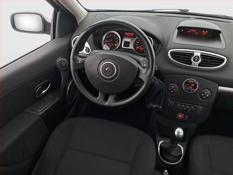 Renault Clio (2006) 1.6 16V, nová STK, jezdí dobře - fotka 7 z 15